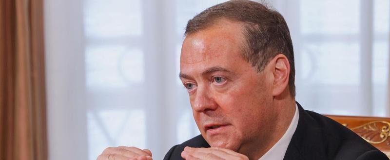 «Протухшей колбасой» назвал канцлера Германии Медведев