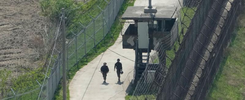 Военные Южной Кореи открыли огонь по нарушившим границу солдатам КНДР