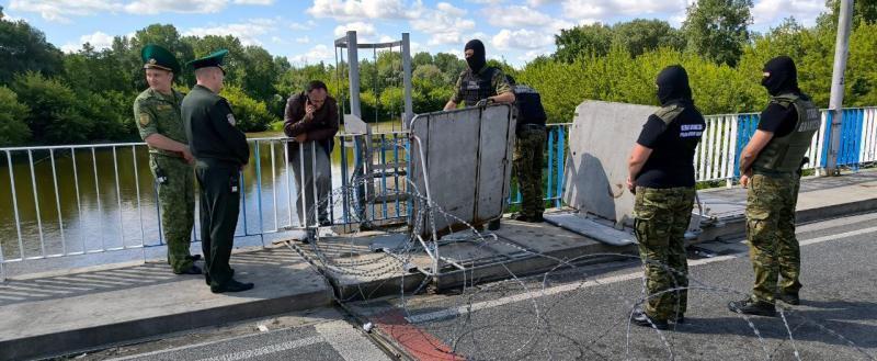 Из-за белоруса-нелегала перекрыли движение в пункте пропуска «Тересполь»