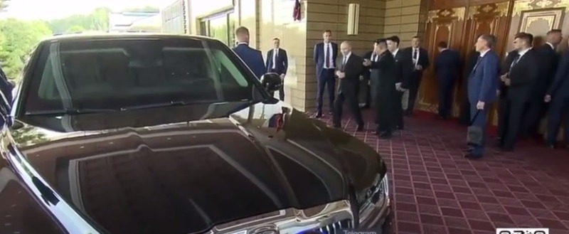 Путин подарил Ким Чен Ыну Aurus и лично прокатил на новом авто