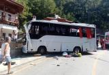 Страшная авария с автобусом в Турции: двое погибших и 32 пострадавших