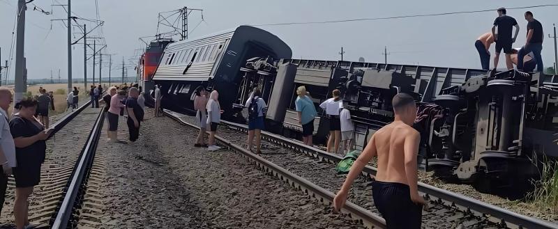 55 человек госпитализировали после ЧП с поездом под Волгоградом