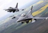 Bloomberg: в Украину прибыла первая партия истребителей F-16