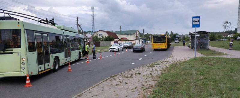 В Гомеле 14-летняя девочка попала в реанимацию после ДТП с троллейбусом