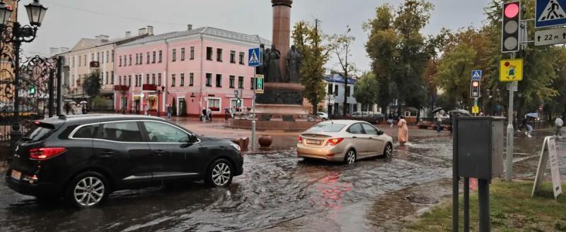 Улицы Бреста превратились в реки из-за мощного ливня