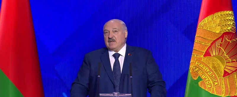 Лукашенко рассказал, как ему звонили украинские генералы