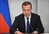 Медведев назвал чиновников НАТО законной целью для России