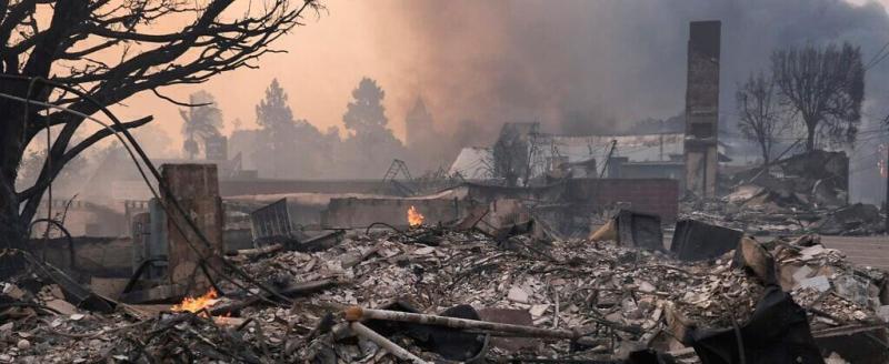 Число погибших при пожарах в Лос-Анджелесе выросло до десяти