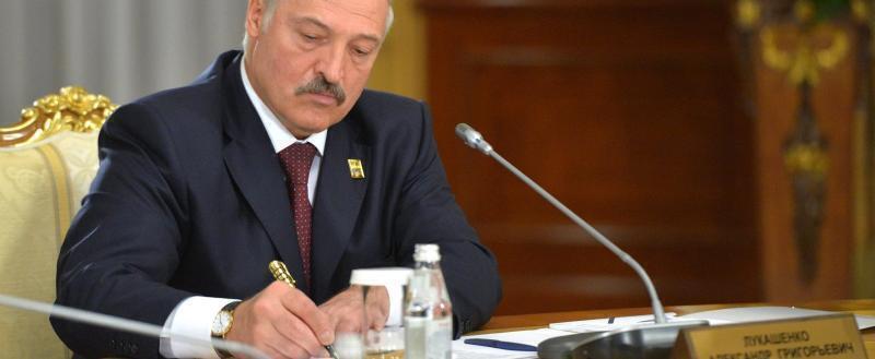 Лукашенко смягчил наказания по ряду преступлений