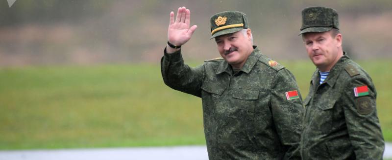 Президент Беларуси заявил: страна сражается за умы, а не с оружием