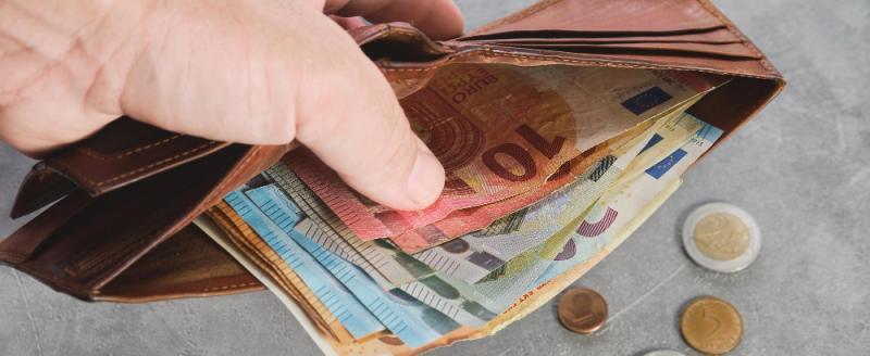 В Испании усилили контроль за деньгами: крупные снятия и переводы облагаются штрафами