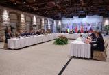 Делегации России и Украины провели короткие переговоры и взяли паузу Делегации России и Украины провели короткие переговоры и взяли паузу
