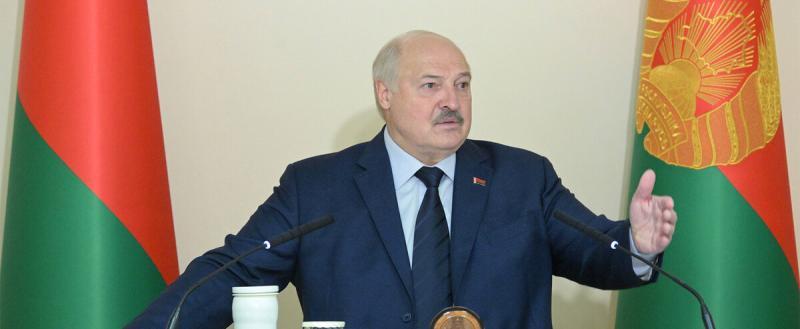 «Наручники на стол — и бульба появилась»: Лукашенко объяснил исчезновение картошки