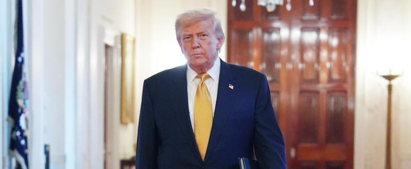 Загадка из прошлого: в США обсуждают странное поздравление Трампа Эпштейну