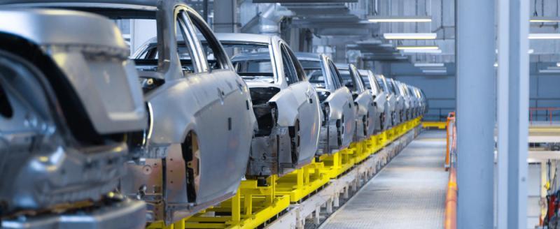 Поворот назад: автопром массово отказывается от электромобилей