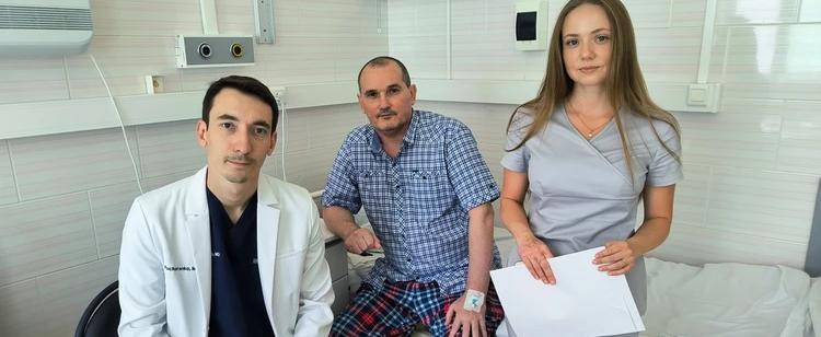 «Умер» 418 раз: новосибирский врач спас мужчину с «электрическим штормом»