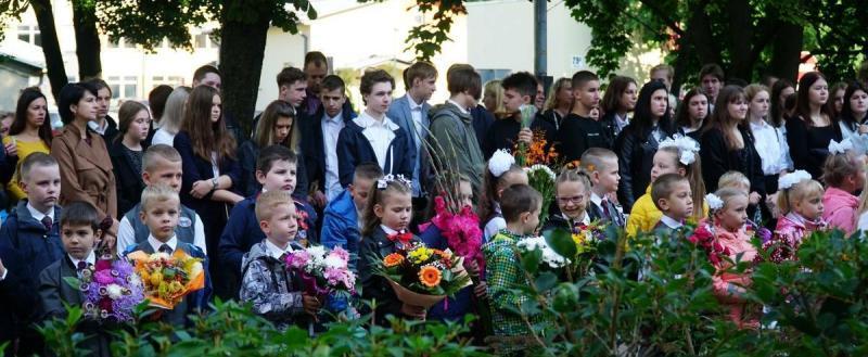 Как родителям попасть на школьную линейку 1 сентября: советы Минтруда