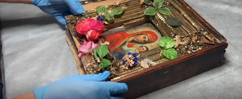 В Крыму задержана женщина с заминированной иконой, обманутая мошенниками