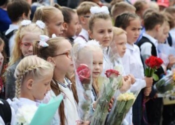 Школы с 1 сентября: без телефонов на уроках и новые правила для родителей