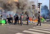 Массовые протесты во Франции: в Париже перекрывают улицы и жгут костры Массовые протесты во Франции: в Париже перекрывают улицы и жгут костры