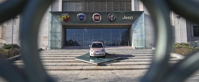 Китай перекрыл поставки чипов: Европа готовится к остановке автопрома