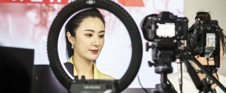 В Китае запретят блогерам без диплома говорить о медицине и финансах