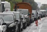 Очередь легковых автомобилей выстроилась на границе с Польшей