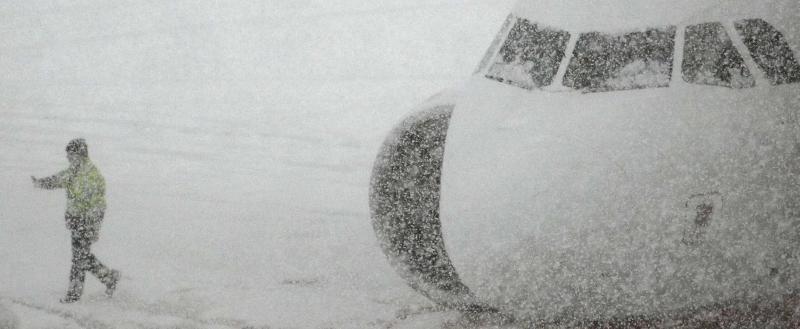 Российские аэропорты отменяют рейсы из-за снегопадов