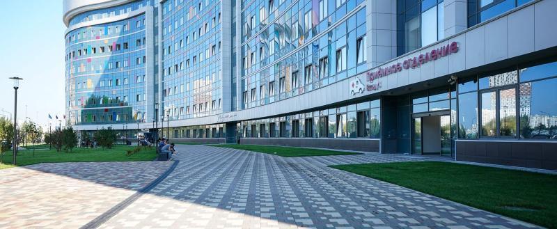  Мальчику, который лишился пальцев рук из-за поднятых денег, стало лучше