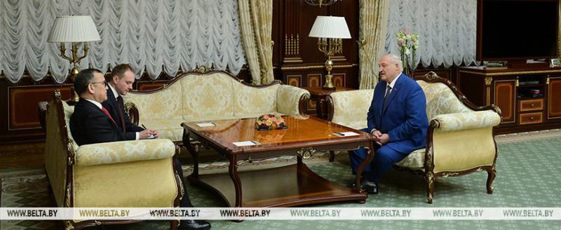 Лукашенко пригласил Мадуро в Беларусь