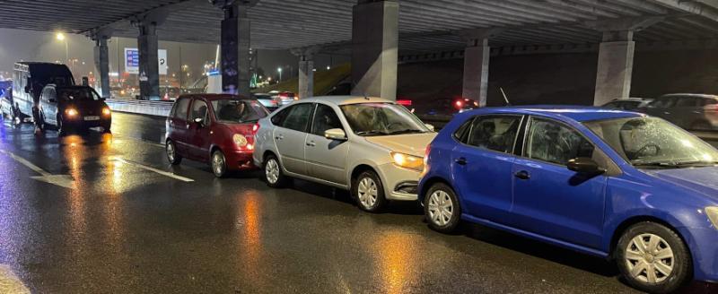 На МКАД из-за несоблюдения дистанции  столкнулись 6 машин