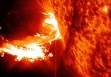 К Земле движется облако плазмы после двойной солнечной вспышки М-класса.