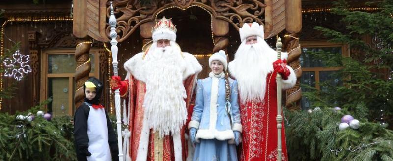 В Беловежской пуще Снегурочку встречали сразу два Деда Мороза