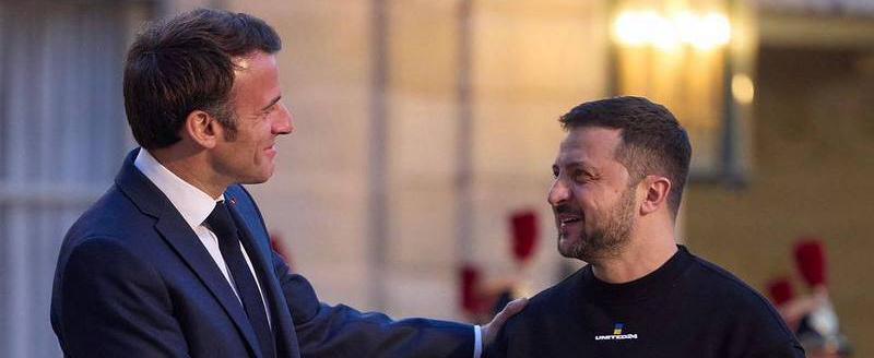 Макрон провел телефонный разговор с Зеленским