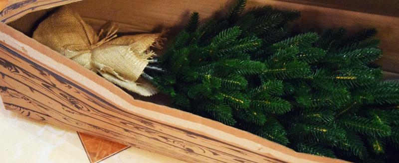 Продавцы искусственных елок заканчивают продажи на маркетплейсах раньше обычного