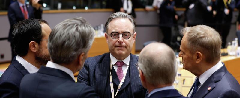 Саммит ЕС одобрил Украине кредит на 90 млрд евро без схемы с российскими активами