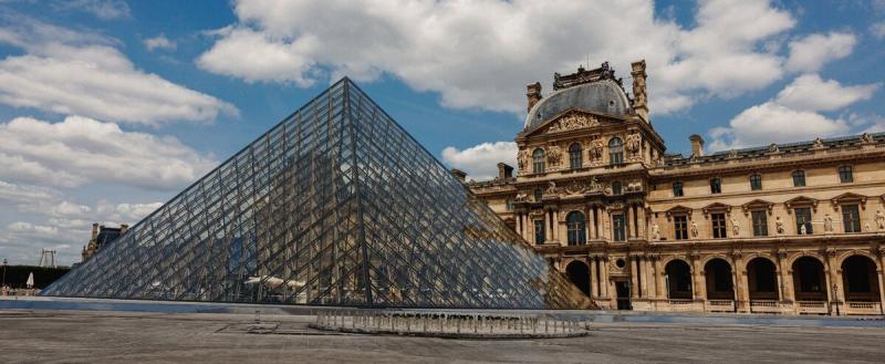 Забастовка в Лувре завершилась, музей возобновил работу в полном объеме