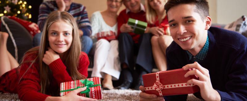 10 идей подарков для родителей и старшего поколения на Новый год