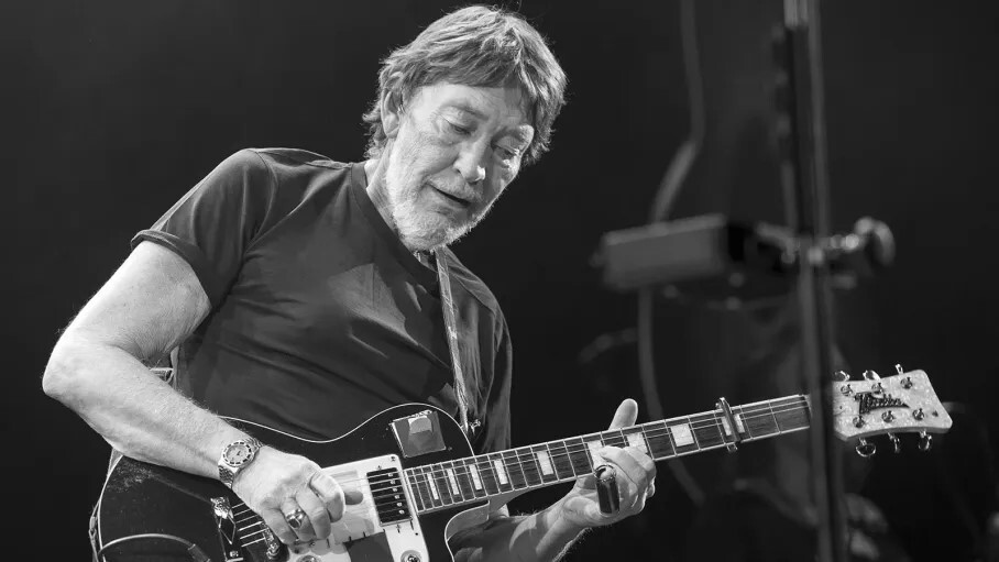 На 74-м году жизни скончался известный британский певец и гитарист Крис Ри