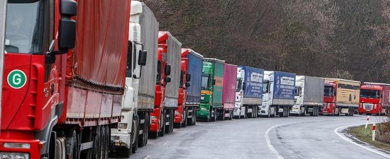 Польша и Литва оформили менее трети грузовиков от нормы за сутки. Самым загруженным остается польское направление