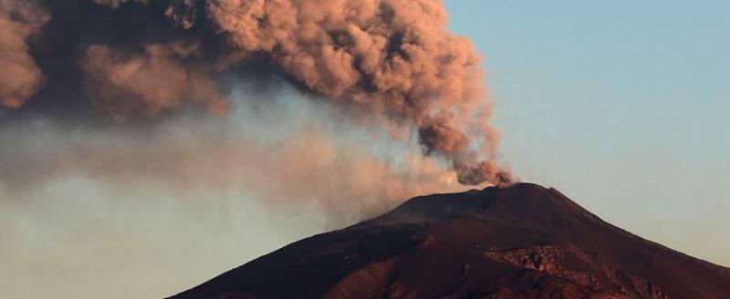 В Сицилии проснулся вулкан Этна и заставил туристов эвакуироваться