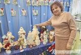 В одной из школ Брестской области открыли выставку старинных Дедов Морозов