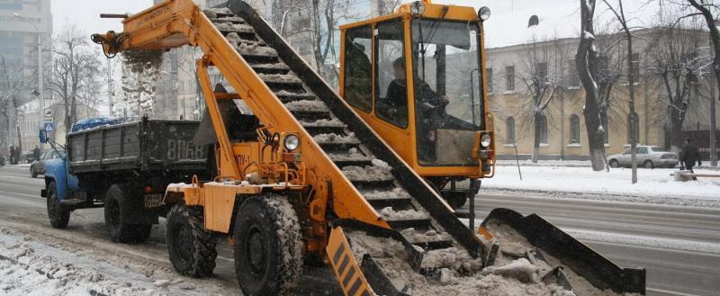 1,5 тысяч рабочих и 70 единиц техники боролись со снегопадом в Минске