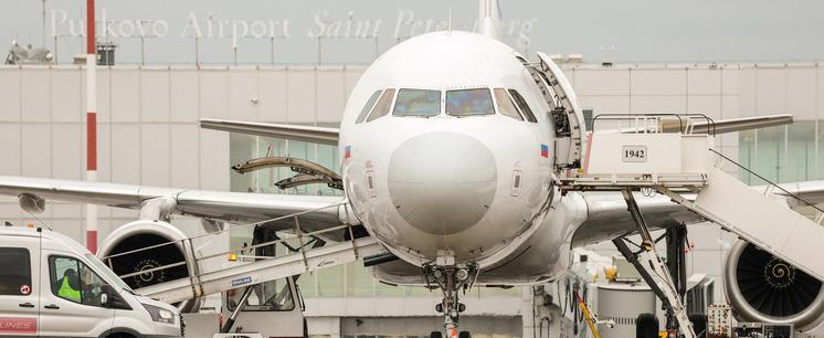 Шторм в Сочи вызвал задержки рейсов и оставил артистов театра в аэропорту