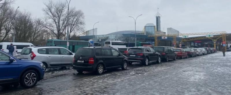 ГПК предупреждает: на границах Беларуси сохраняются длинные очереди в Польшу и Литву