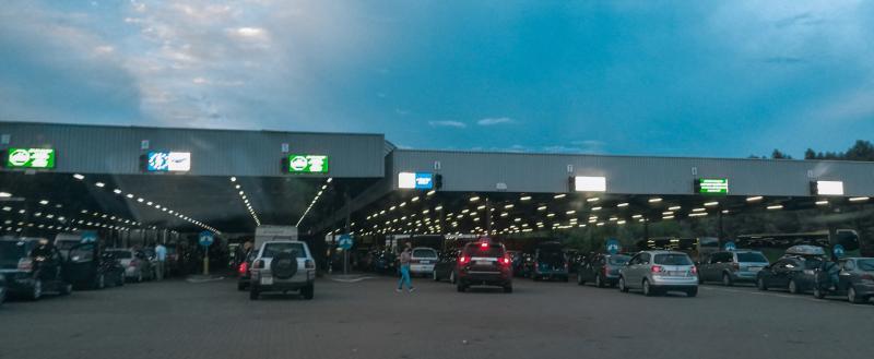 На выезде из Беларуси в Польшу образовались многокилометровые очереди из легковых автомобилей