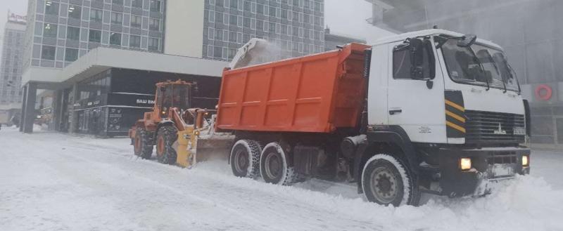 Минск засыпало снегом: коммунальники вывезли 55 тысяч кубометров за выходные