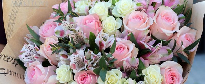 «Пупсик» на балконе вызвал недовольство соседей: история одного громкого поздравления в Казани