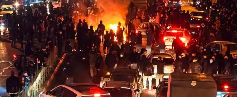 Трамп заявил о подготовке помощи протестующим в Иране, включая экономическую