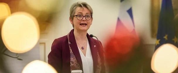 Иветт Купер